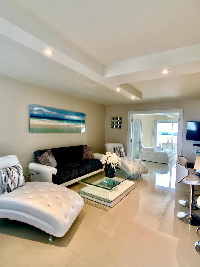 Premium Modern Waterfront With Miami Skyline View On The Bay 5 Mins Drive To Miami With Free Parking *